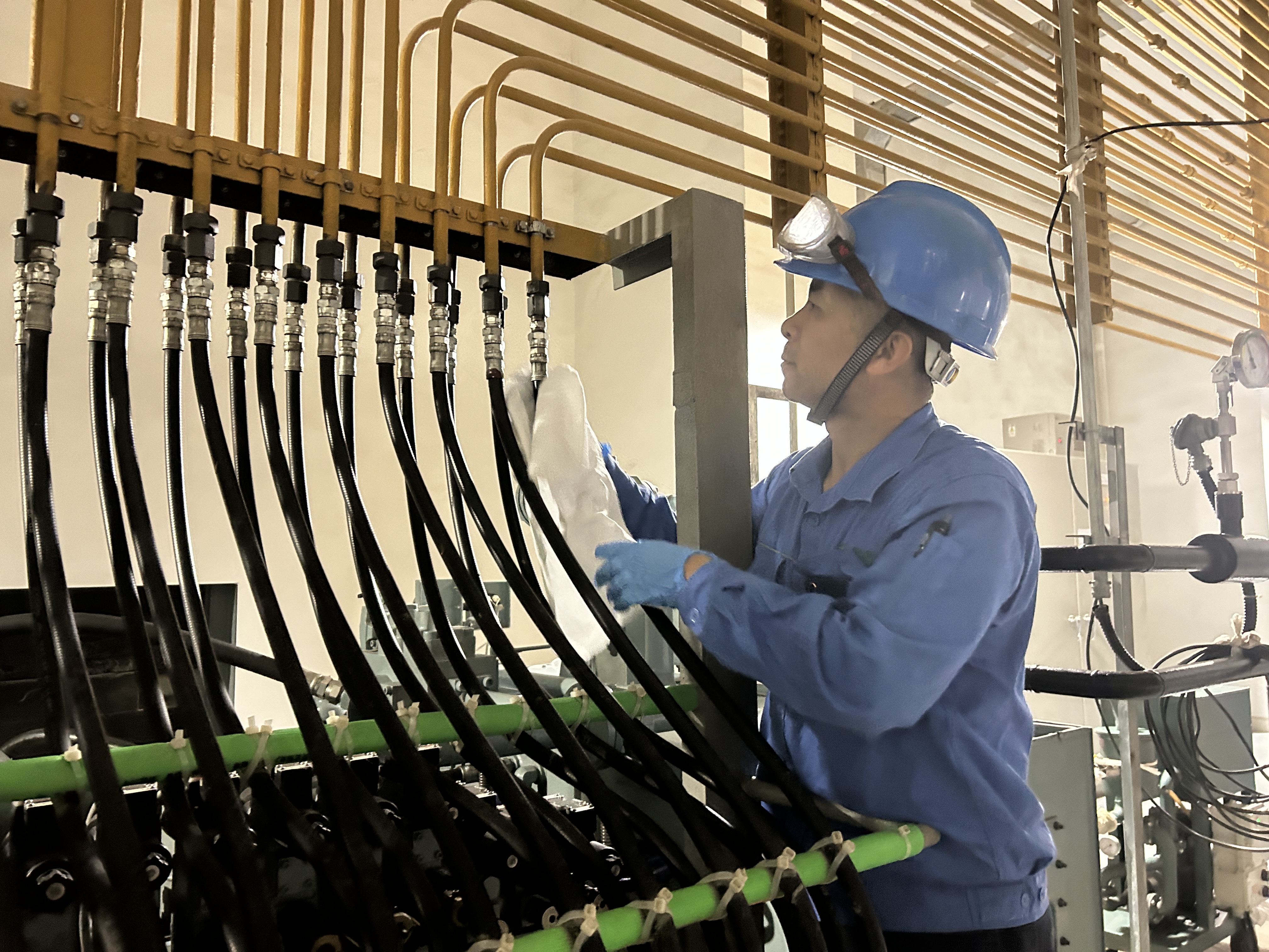 劳动创立优美生涯 | 致敬Galaxy银河国际劳动模范